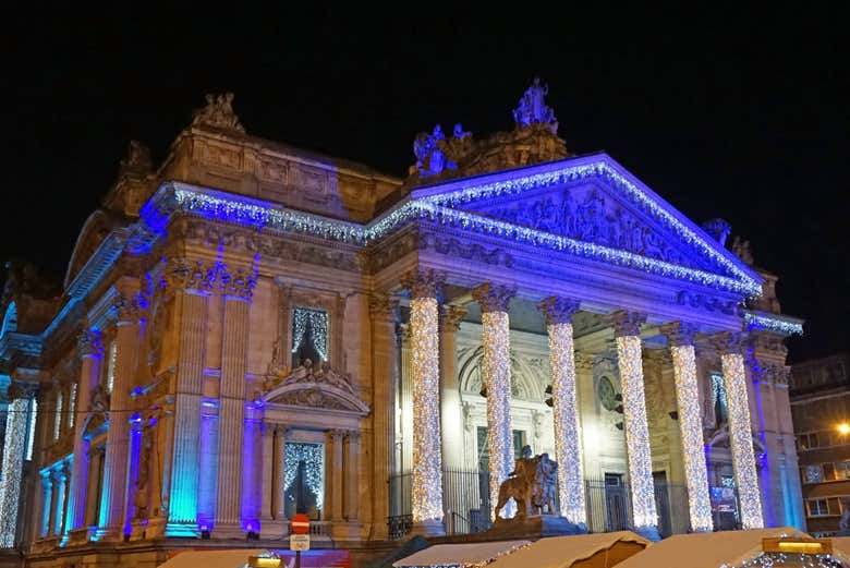 Significant monuments light up for Christmas